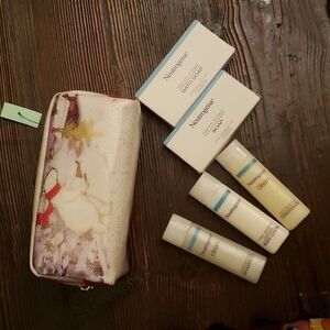 BATH & body works cosmetic bag plus extra